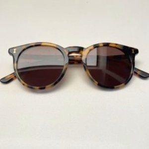 Illesteva Womens Sunglasses
